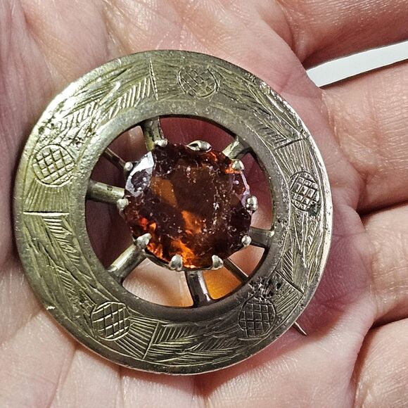 VINTAGE SCOTTISH KILT PIN BROOCH w/ GOLDEN Brown STONE Silver Tone